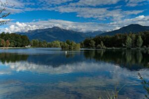 lac-montagne-savoie-1200x801